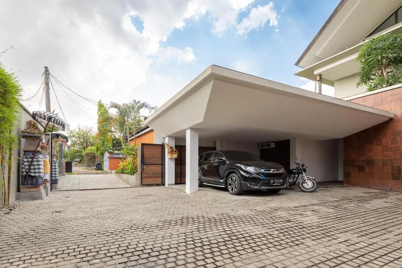 Villa Kimaya - 5-Bed Berawa Luxury Villa With Complimentary Pool Fence Canggu