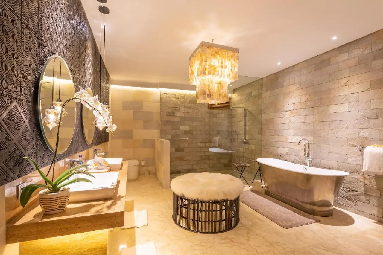 Villa Kimaya - 5-Bed Berawa Luxury Villa With Complimentary Pool Fence Canggu