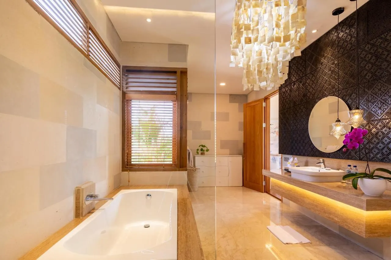 Villa Kimaya - 5-Bed Berawa Luxury Villa With Complimentary Pool Fence Canggu