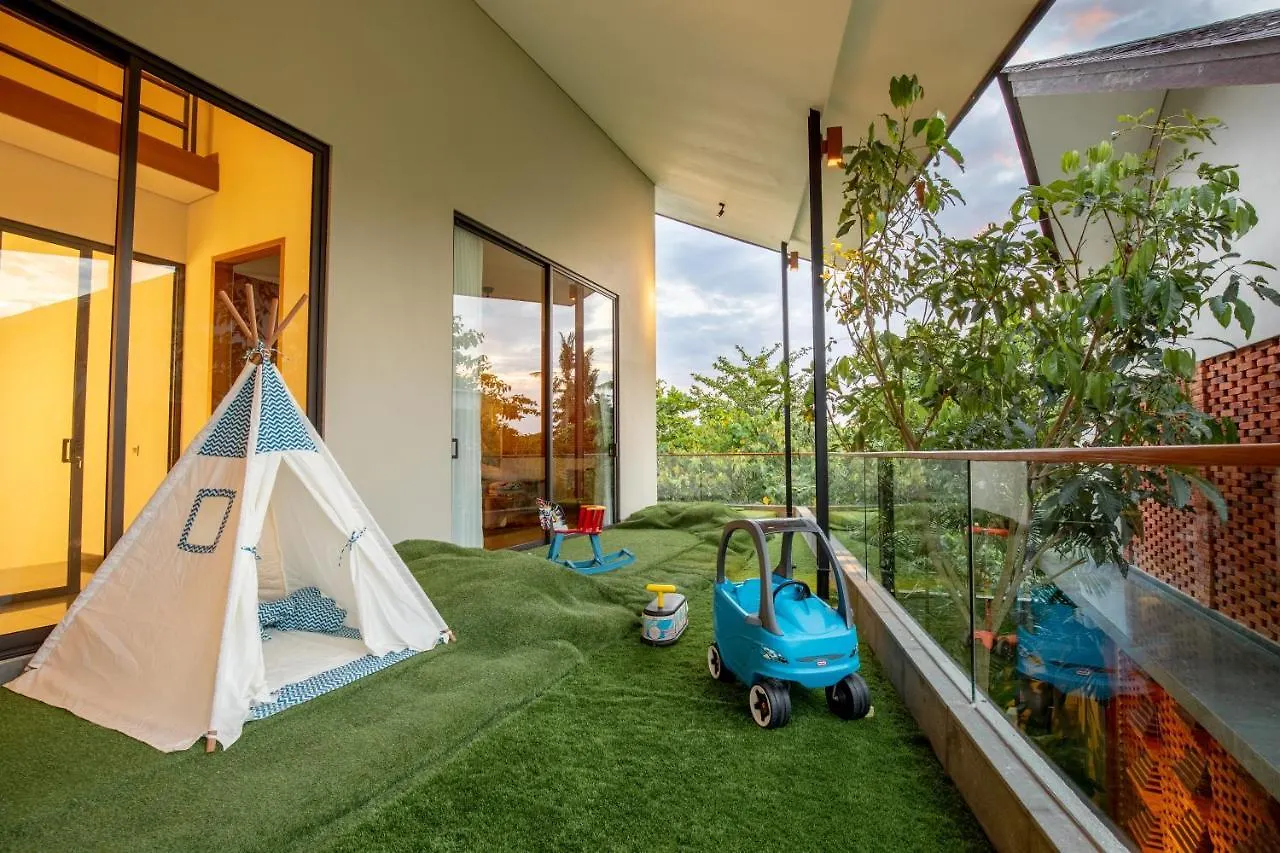 Villa Kimaya - 5-Bed Berawa Luxury Villa With Complimentary Pool Fence Canggu