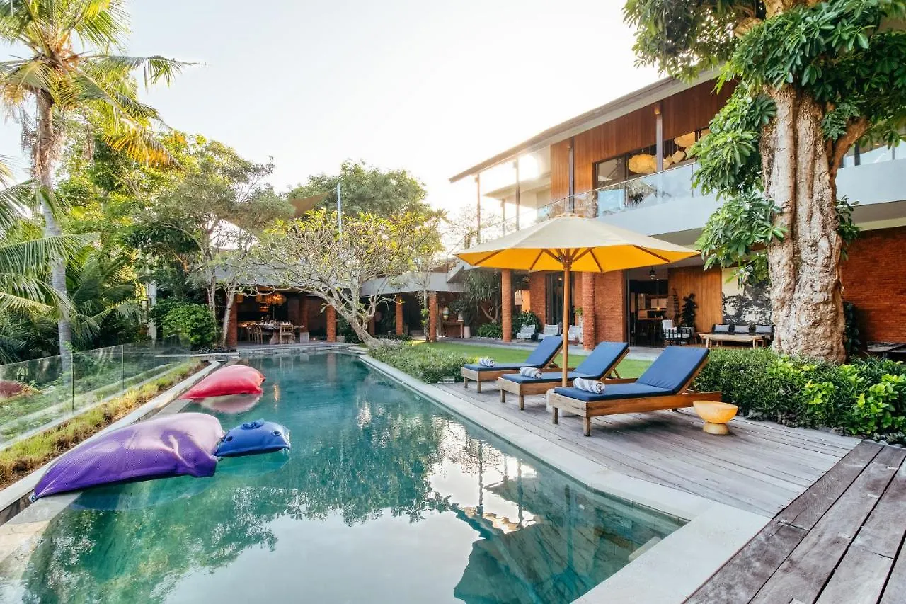 Villa Kimaya - 5-Bed Berawa Luxury Villa With Complimentary Pool Fence Canggu