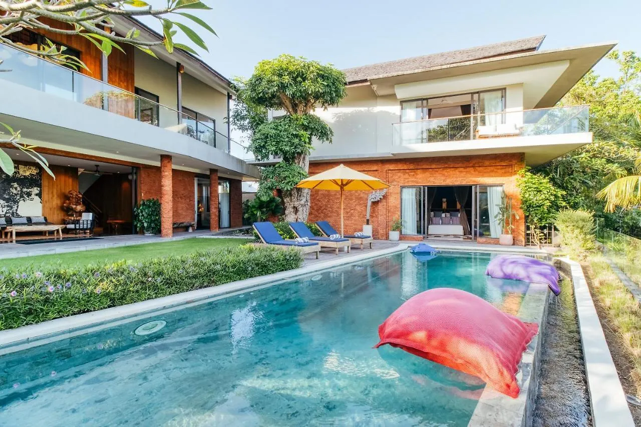 Villa Kimaya - 5-Bed Berawa Luxury Villa With Complimentary Pool Fence Canggu