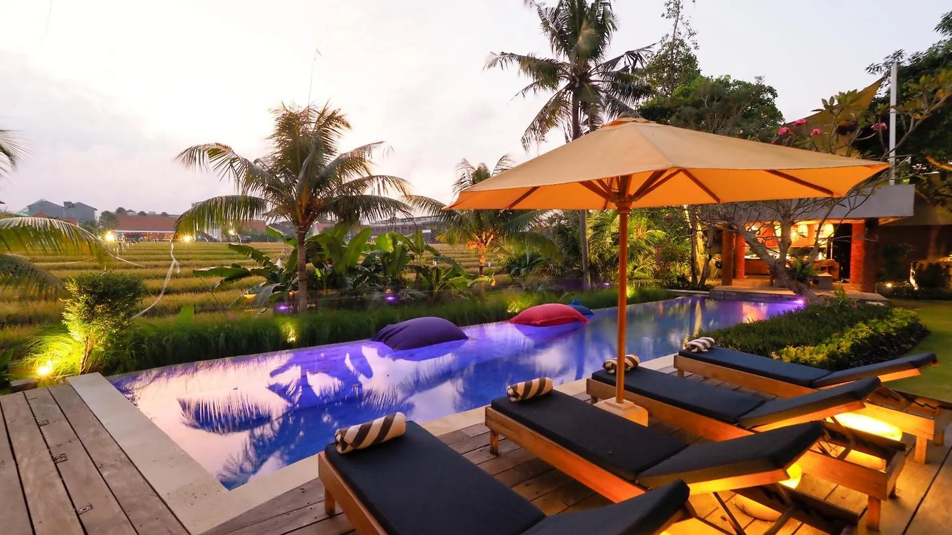 Villa Kimaya - 5-Bed Berawa Luxury Villa With Complimentary Pool Fence Canggu