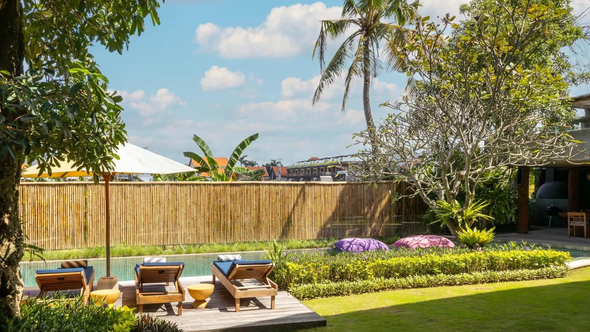 Villa Kimaya - 5-Bed Berawa Luxury Villa With Complimentary Pool Fence Canggu
