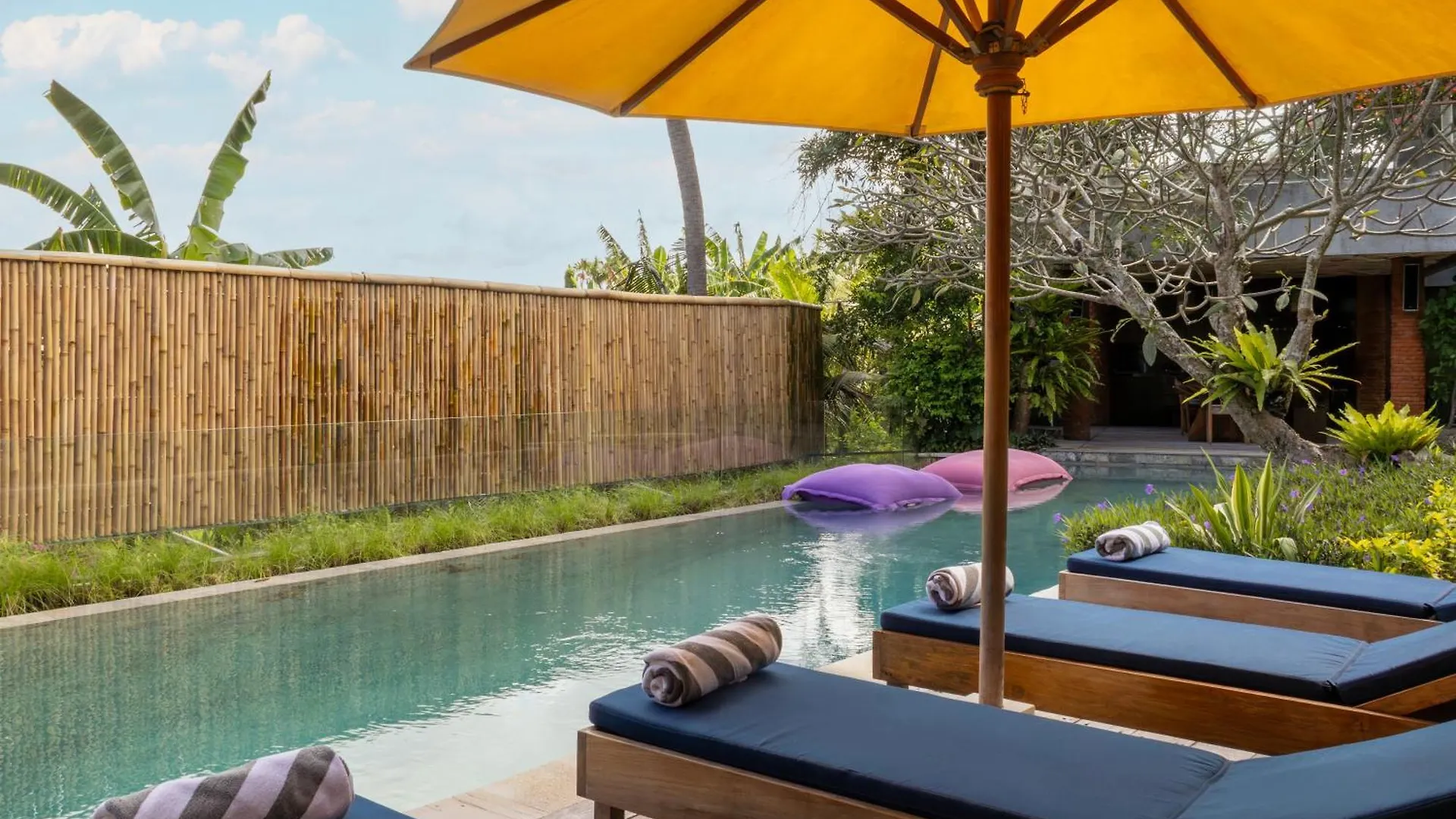 Villa Kimaya - 5-Bed Berawa Luxury Villa With Complimentary Pool Fence Canggu