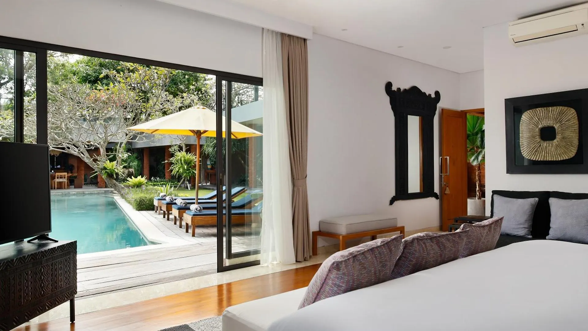 Villa Kimaya - 5-Bed Berawa Luxury Villa With Complimentary Pool Fence Canggu Indonesia