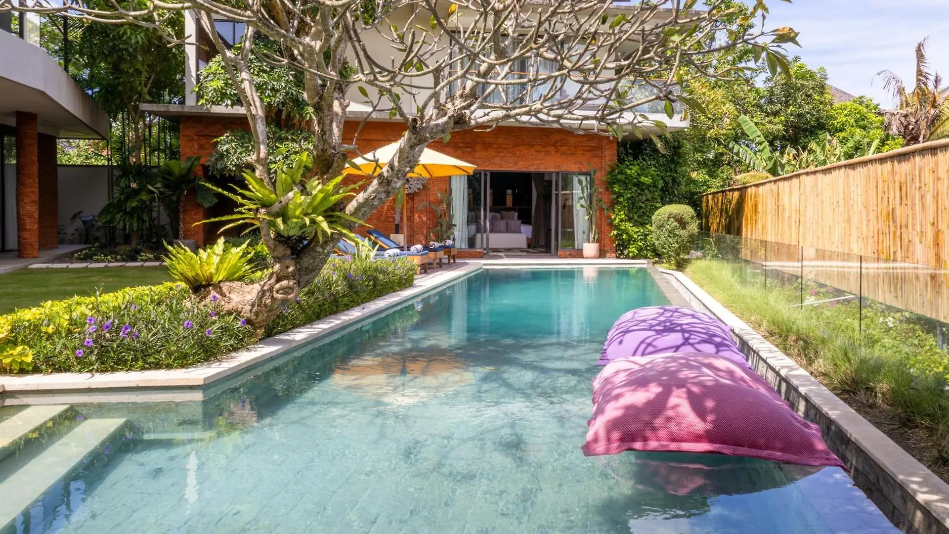 Villa Kimaya - 5-Bed Berawa Luxury Villa With Complimentary Pool Fence Canggu