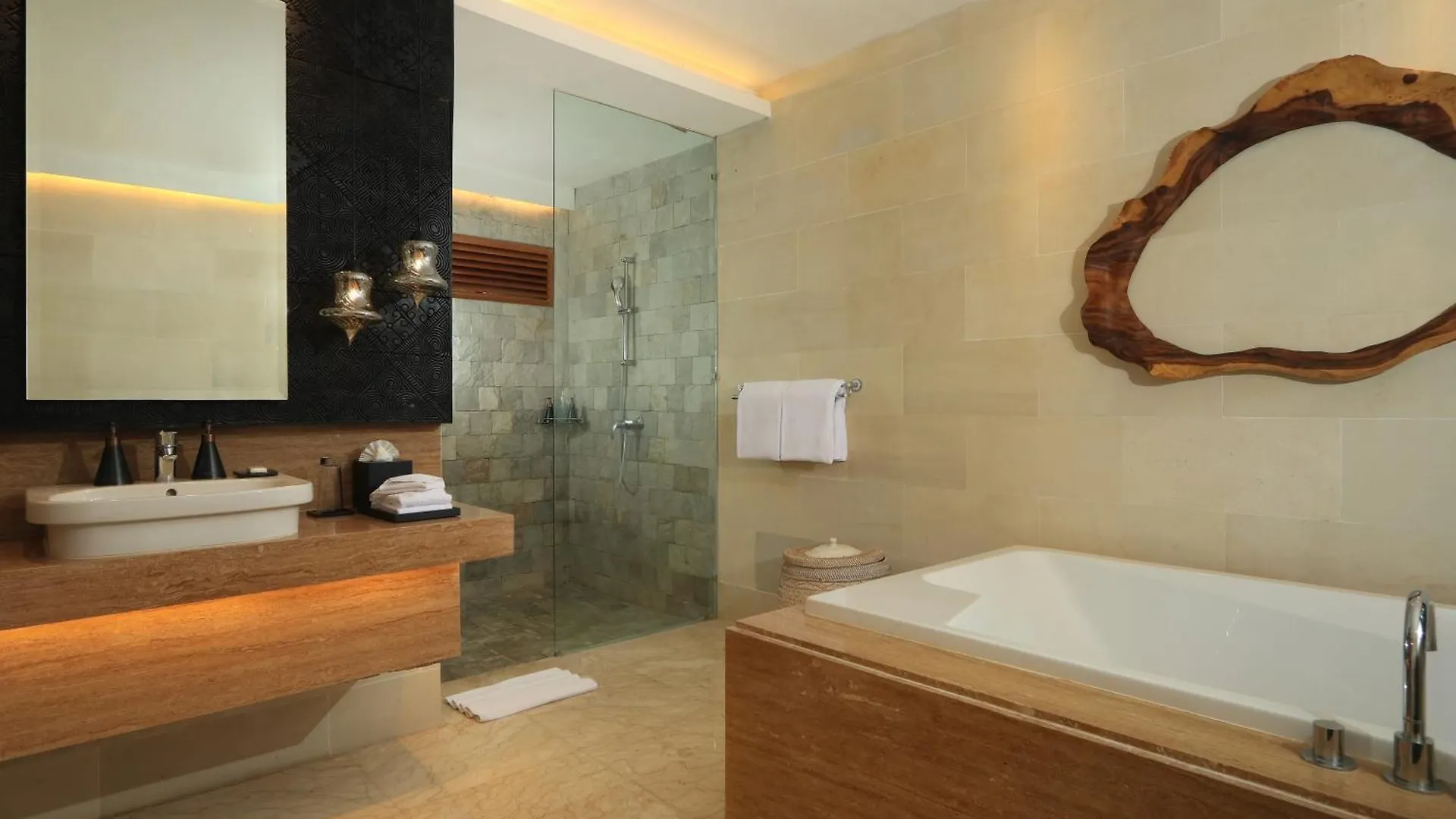 Villa Kimaya - 5-Bed Berawa Luxury Villa With Complimentary Pool Fence Canggu