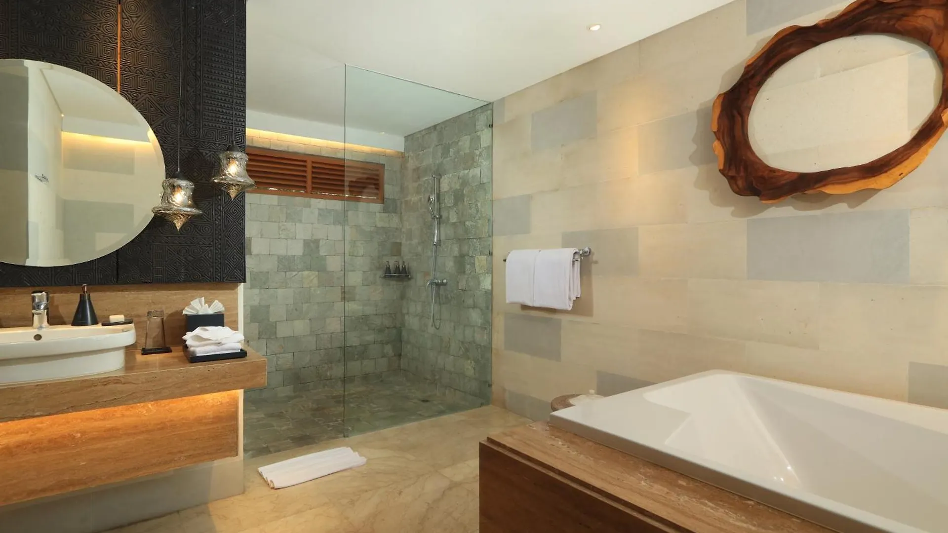Villa Kimaya - 5-Bed Berawa Luxury Villa With Complimentary Pool Fence Canggu