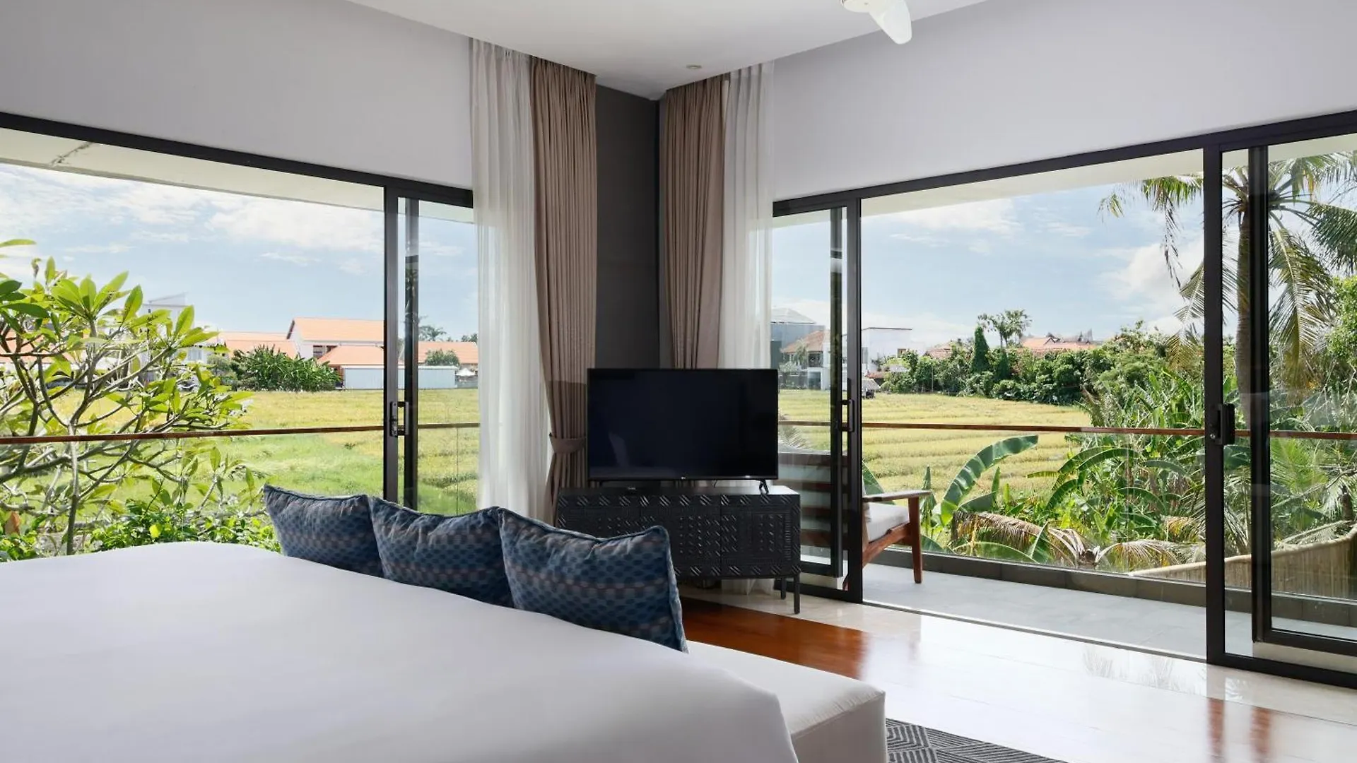 Villa Kimaya - 5-Bed Berawa Luxury Villa With Complimentary Pool Fence Canggu Indonesia